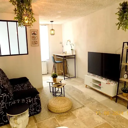 Le Nid D'abeille, La Ruche Rurale * 马诺斯克