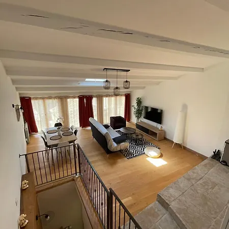 Le Nid D'abeille, La Ruche Rurale